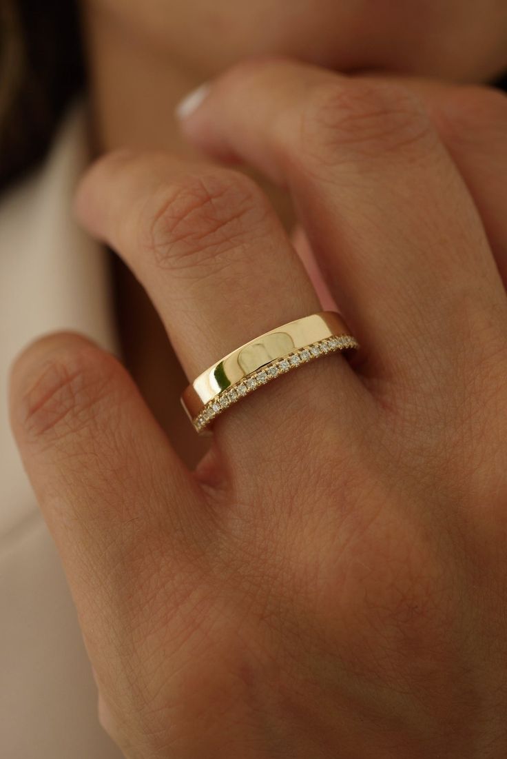 WOMEN'S WEDDING BAND