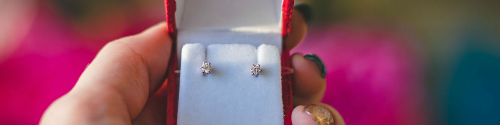 HOW MUCH DO DIAMOND STUD EARRINGS COST?